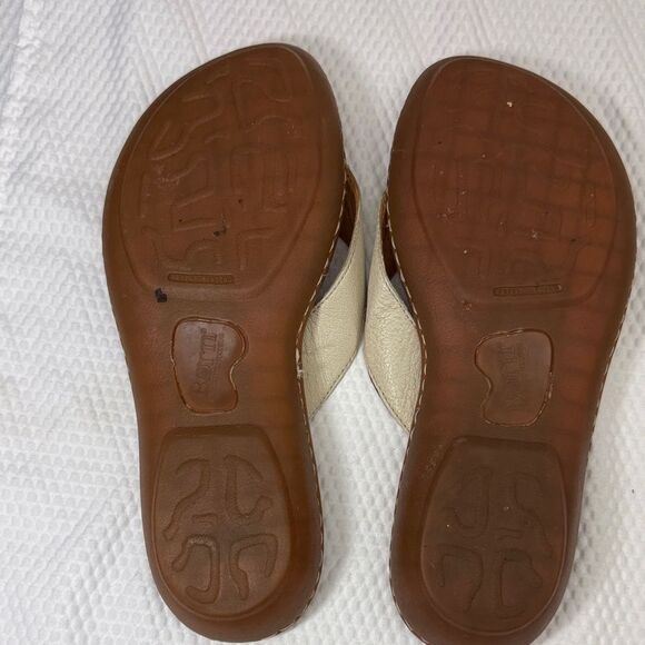 Born Cream Leather Women Sandals Thongs Flips - Picture 7 of 10